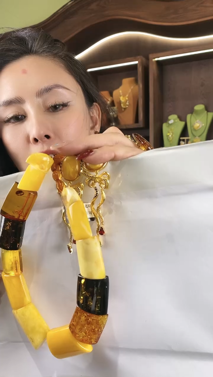未镶嵌颈饰琥珀套装2件