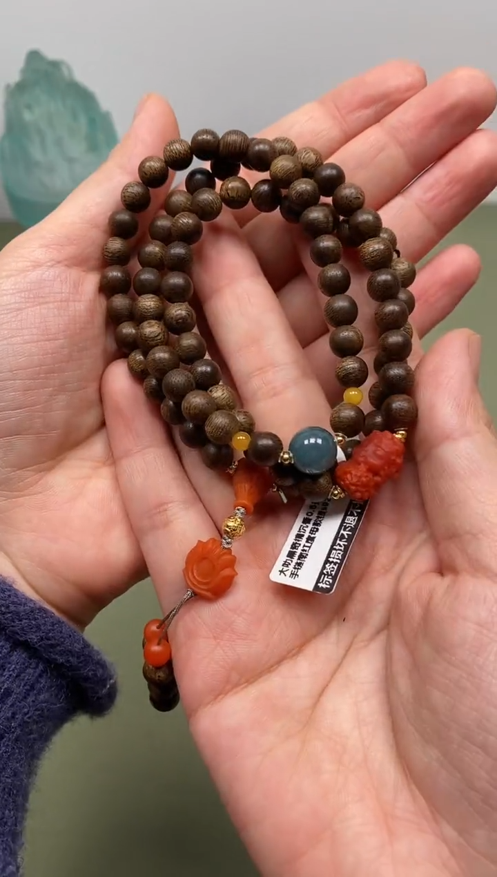 【闪购商品】沉香吊坠大叻黑奇楠沉香0.6多圈手链南红度母款