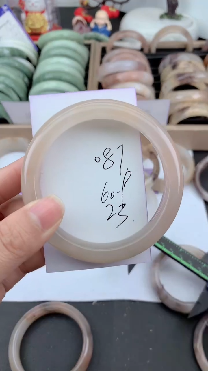 未镶嵌手镯石英质玉087