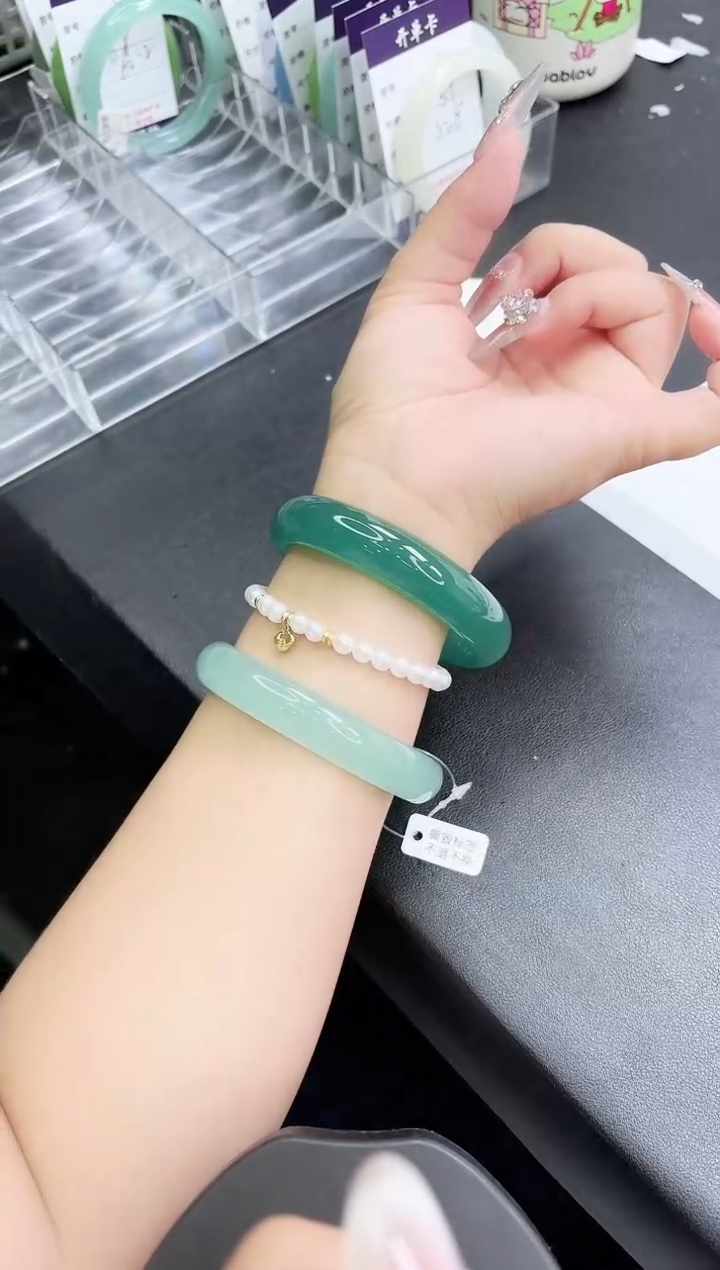 石英质玉手镯未镶嵌54-61.8