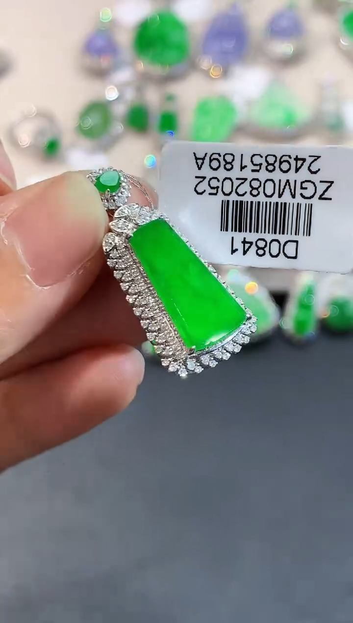 翡翠18K金镶嵌吊坠(不含链)SY0841多样性发其一