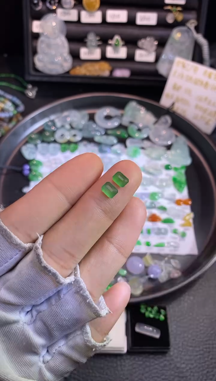 【闪购商品】翡翠挂件未镶嵌切割