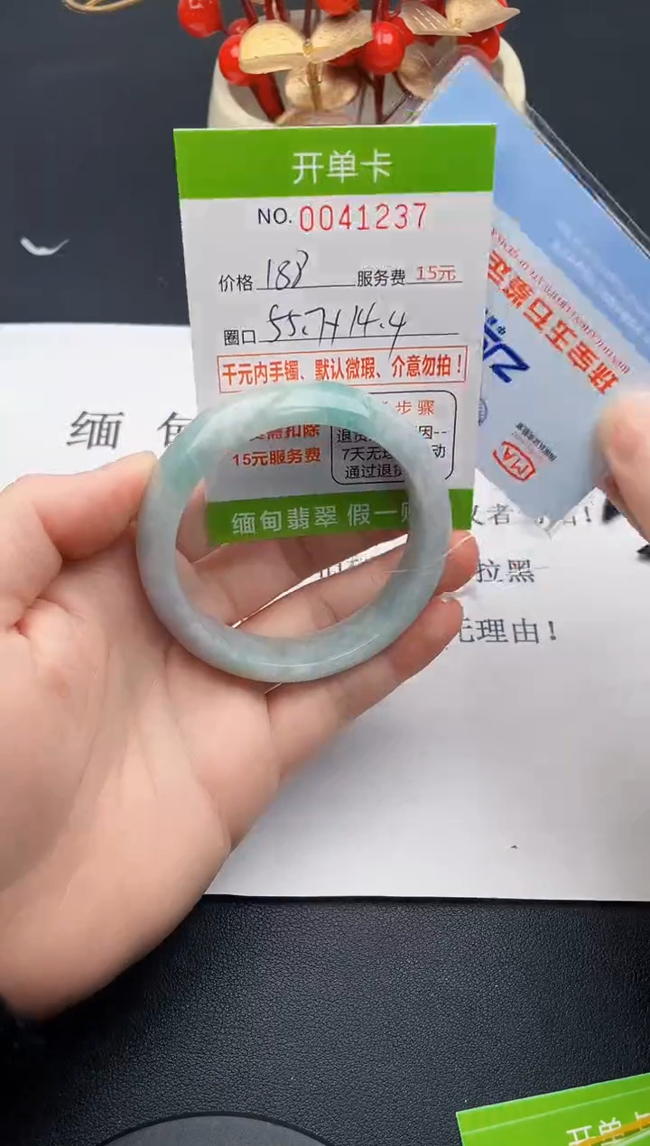 【闪购商品】37女王丽致优雅手镯时尚百搭