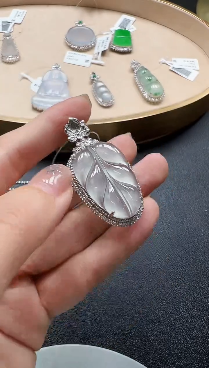 颈饰18K金镶嵌翡翠KDF0926-142