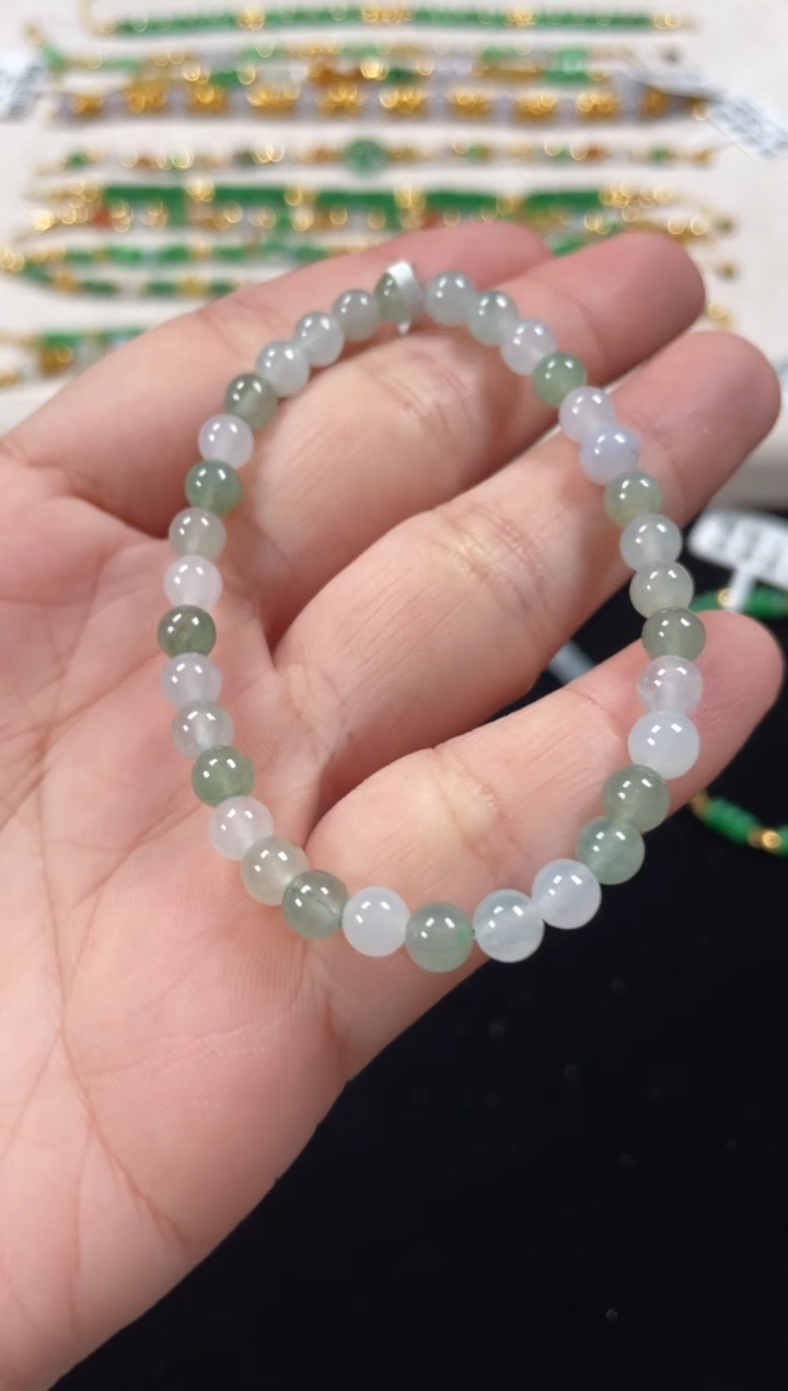 未镶嵌手串翡翠一个  P186