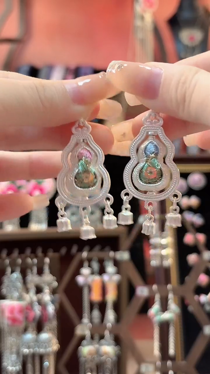 织绣 云织谣民族风精美饰品   620