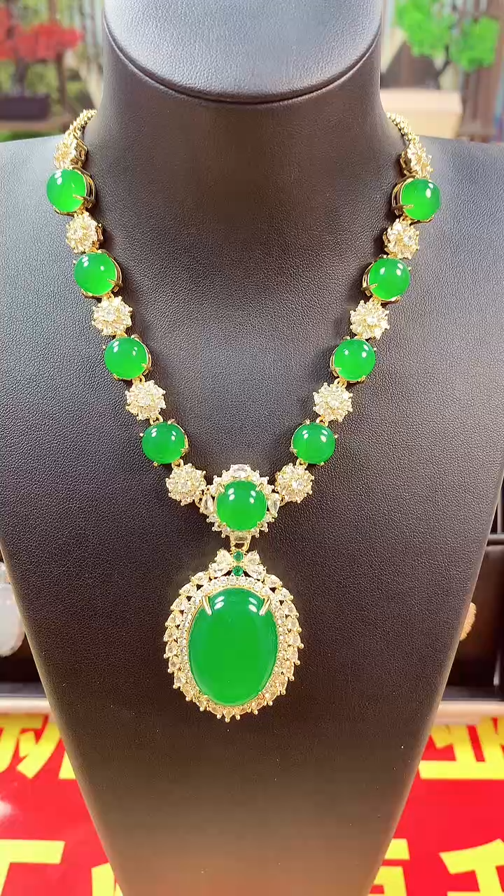 【闪购商品】玛瑙/玉髓吊坠(赠链)未镶嵌东方之心绿