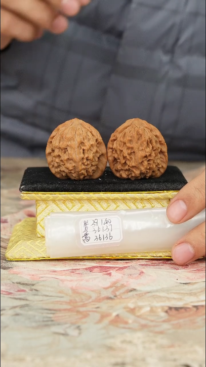 【闪购商品】文玩核桃把件非嫁接元宝