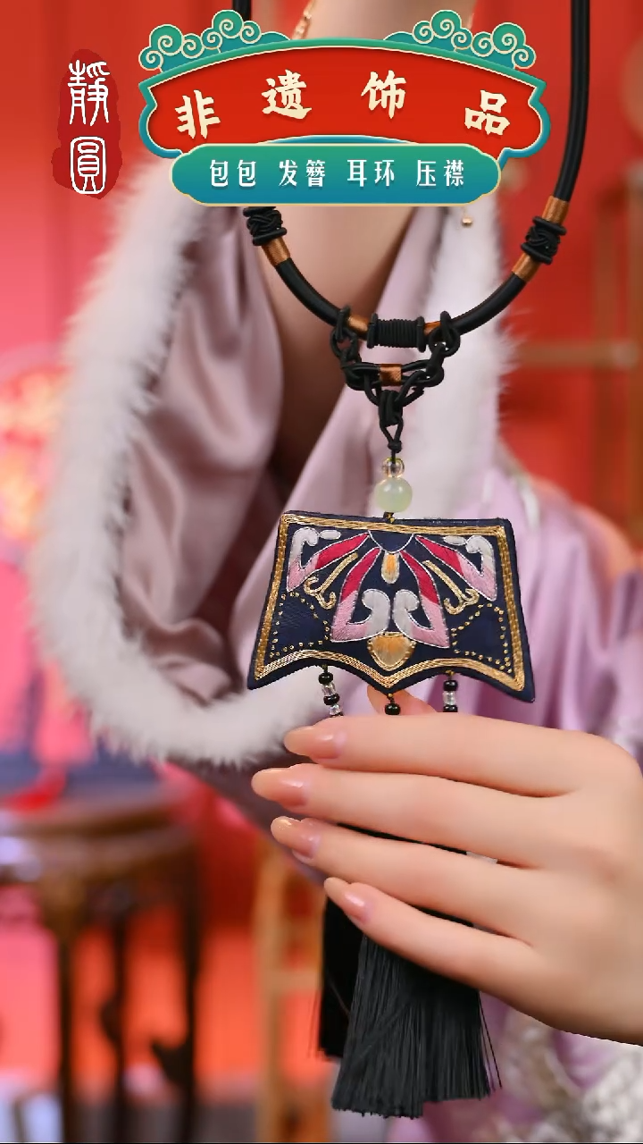 【闪购商品】织绣黑色皇冠项圈