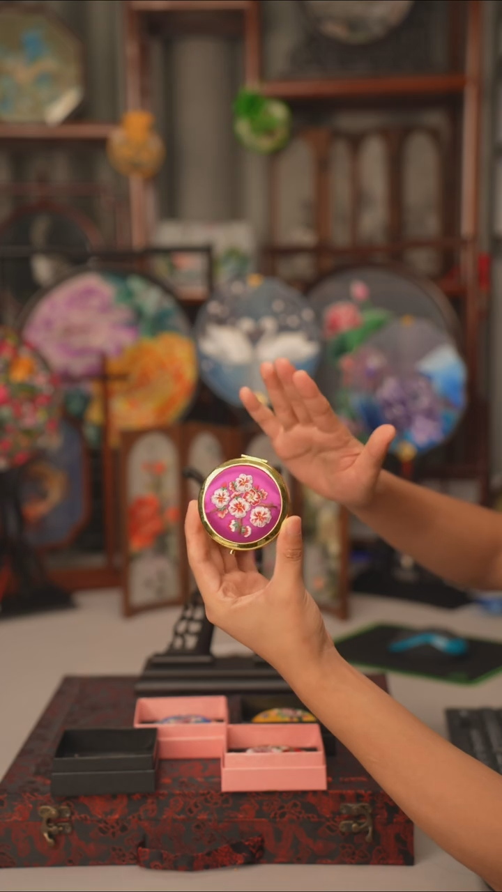 扇子苏绣作品手工团扇