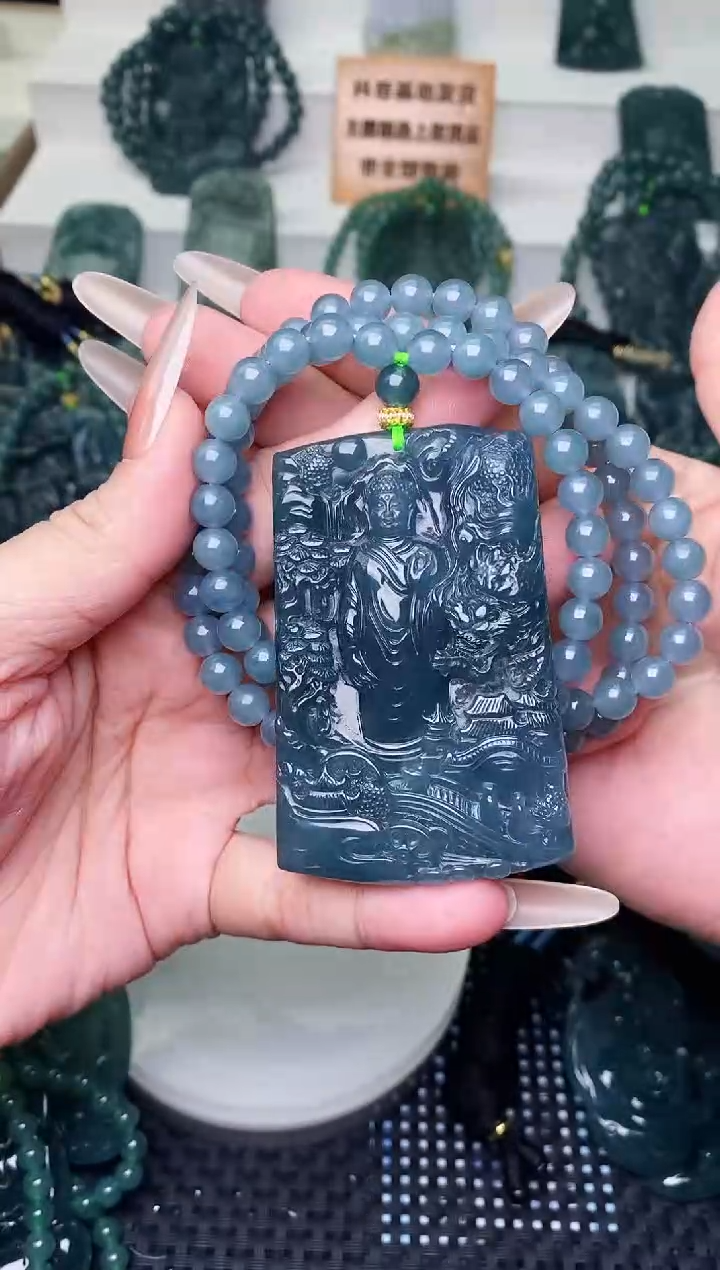 颈饰未镶嵌翡翠 