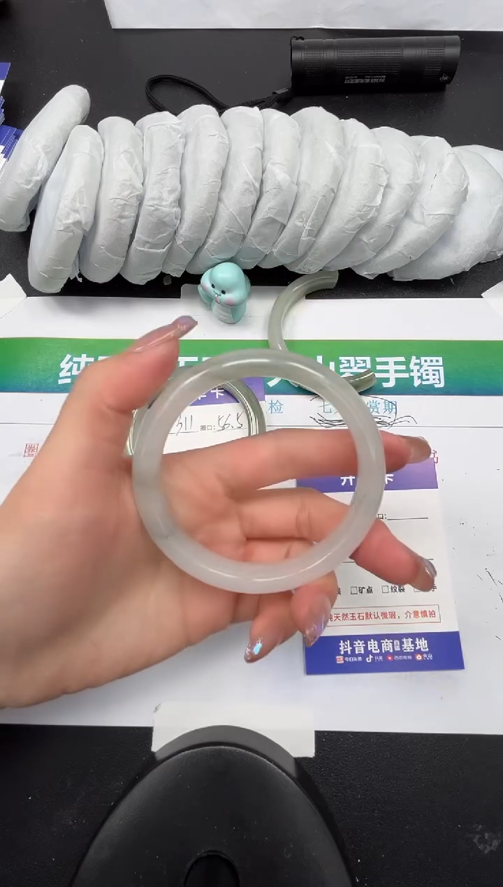 【闪购商品】石英质玉手镯未镶嵌312-61.4