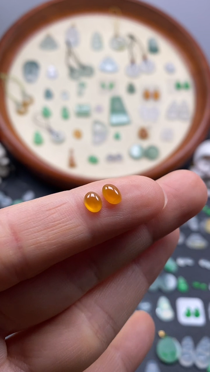 颈饰未镶嵌翡翠冰黄翡蛋面1对/芬