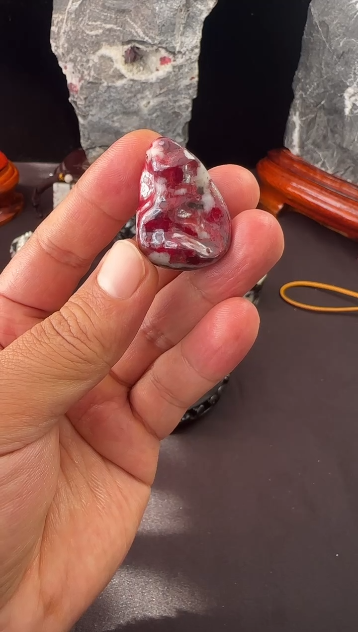 天然辰砂天然朱砂晶体原石吊坠挂件