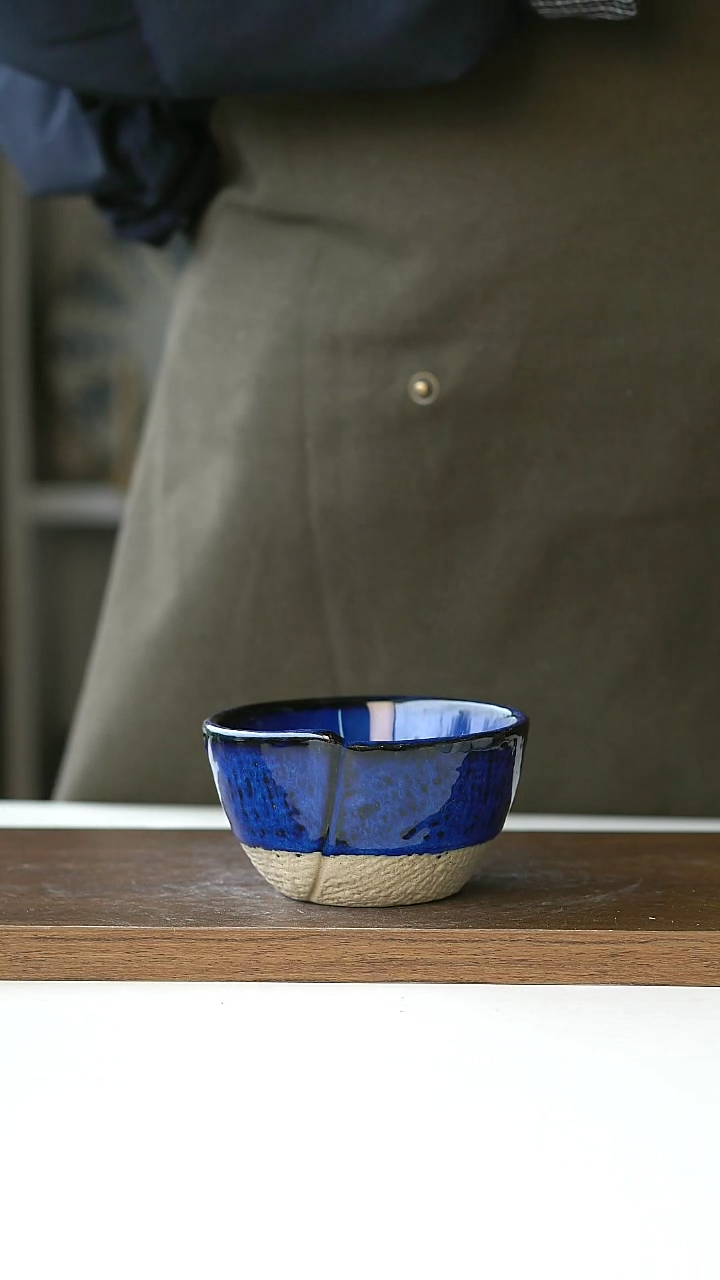 【闪购商品】陶瓷海洋蓝手握杯9cm@4-2@