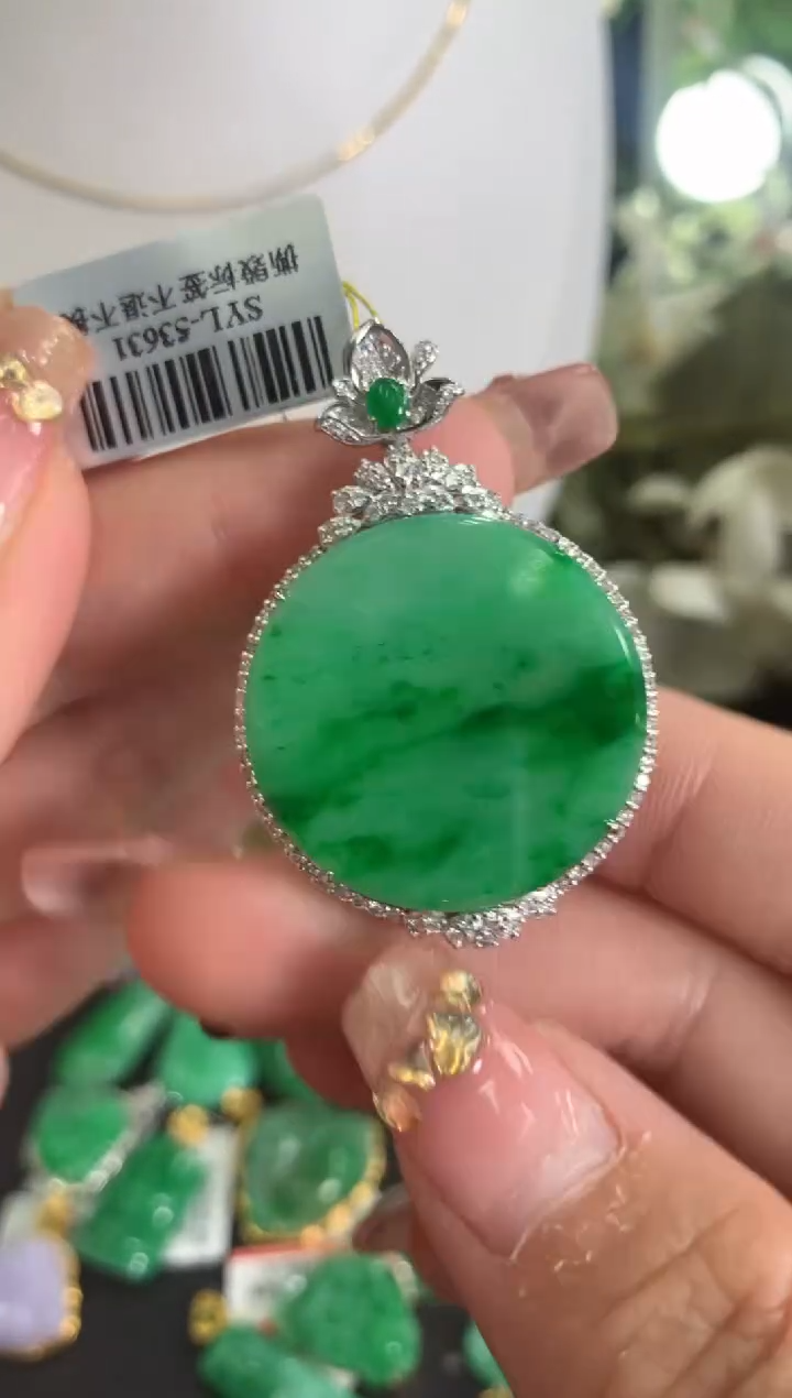 【闪购商品】翡翠吊坠(不含链)18K金镶嵌挂件