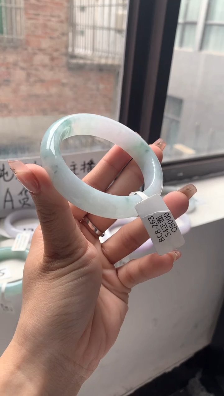 【闪购商品】翡翠手镯未镶嵌54飘花正圈