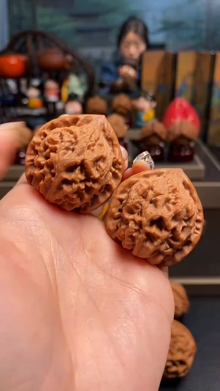 【闪购商品】文玩核桃把件F 601龙墩38尺