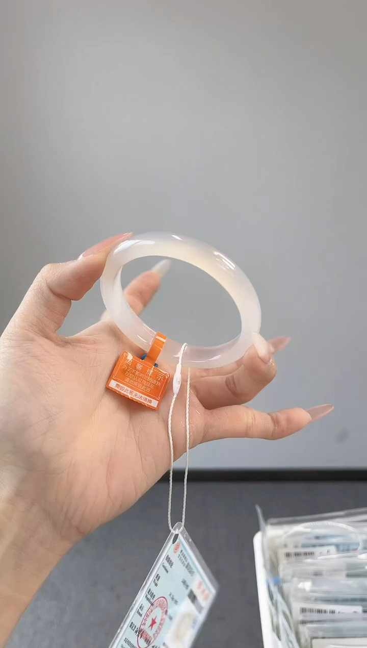 【闪购商品】玛瑙/玉髓手镯未镶嵌55-56圈