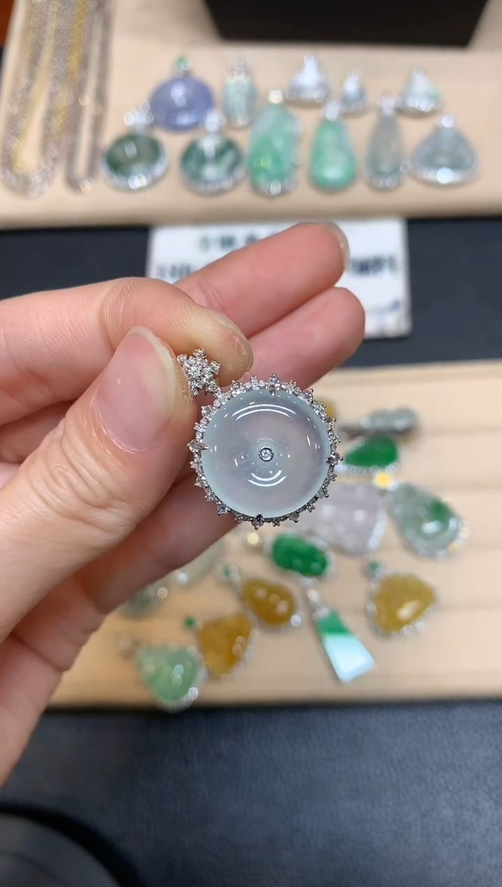 【闪购商品】翡翠颈饰18K金镶嵌平安扣【无服务费