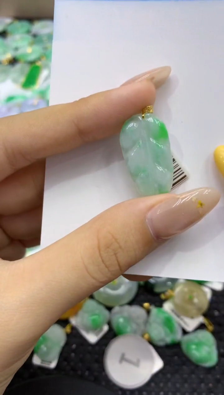 颈饰18K金镶嵌翡翠天然缅甸翡翠A货