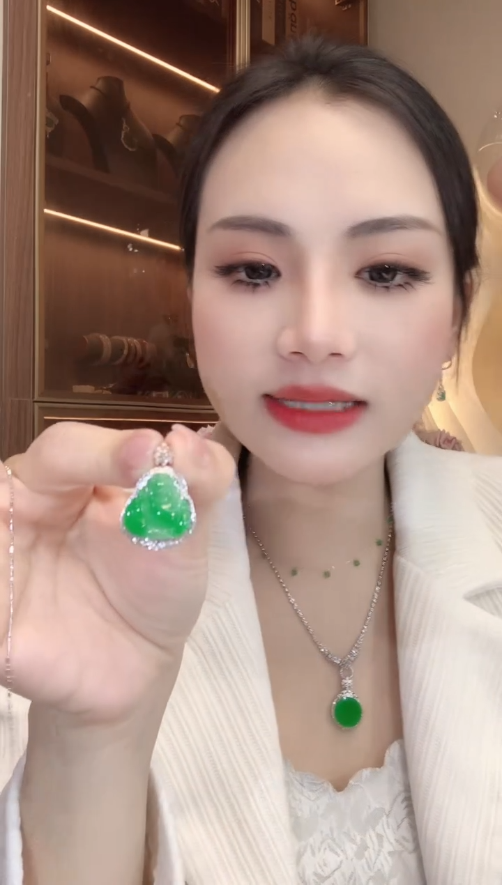 【闪购商品】翡翠吊坠(不含链)18K金镶嵌A27