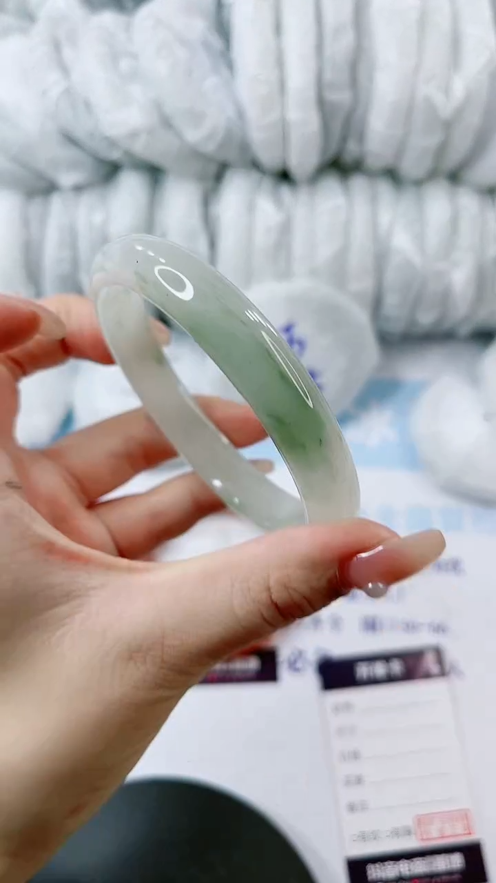 【闪购商品】石英质玉手镯未镶嵌0565279686-64