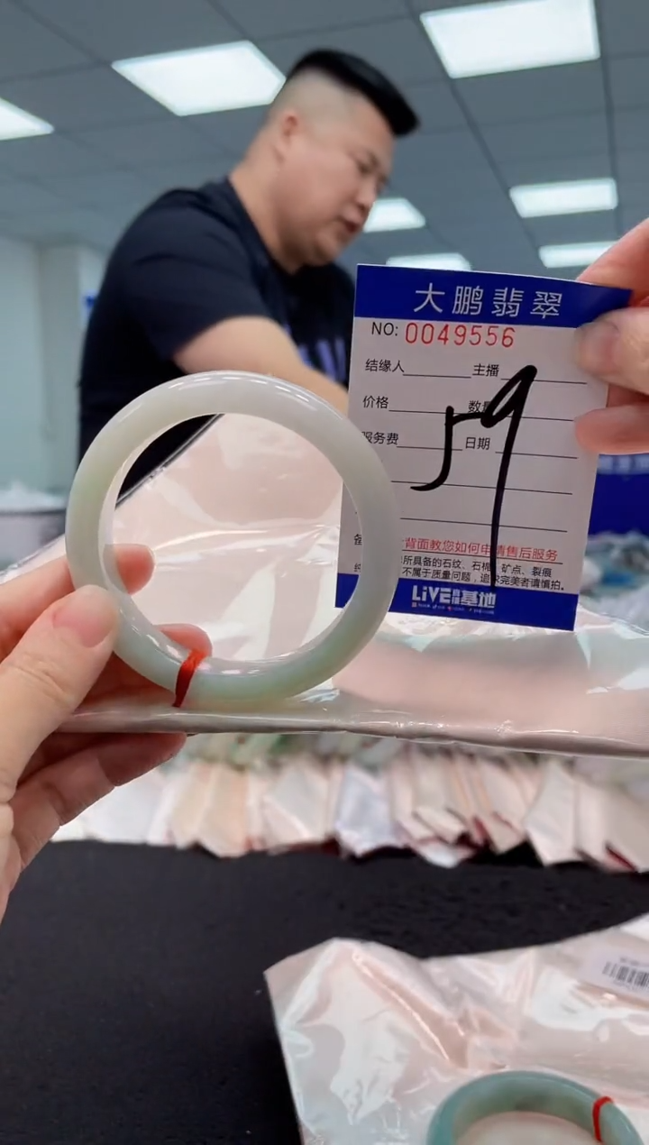 【闪购商品】翡翠手镯未镶嵌AAAAAAAAAA