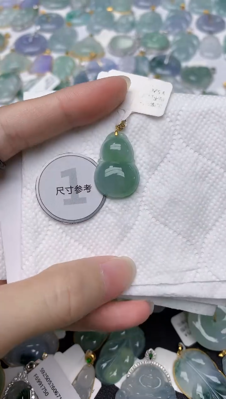 翡翠18K金镶嵌颈饰天然A货翡翠