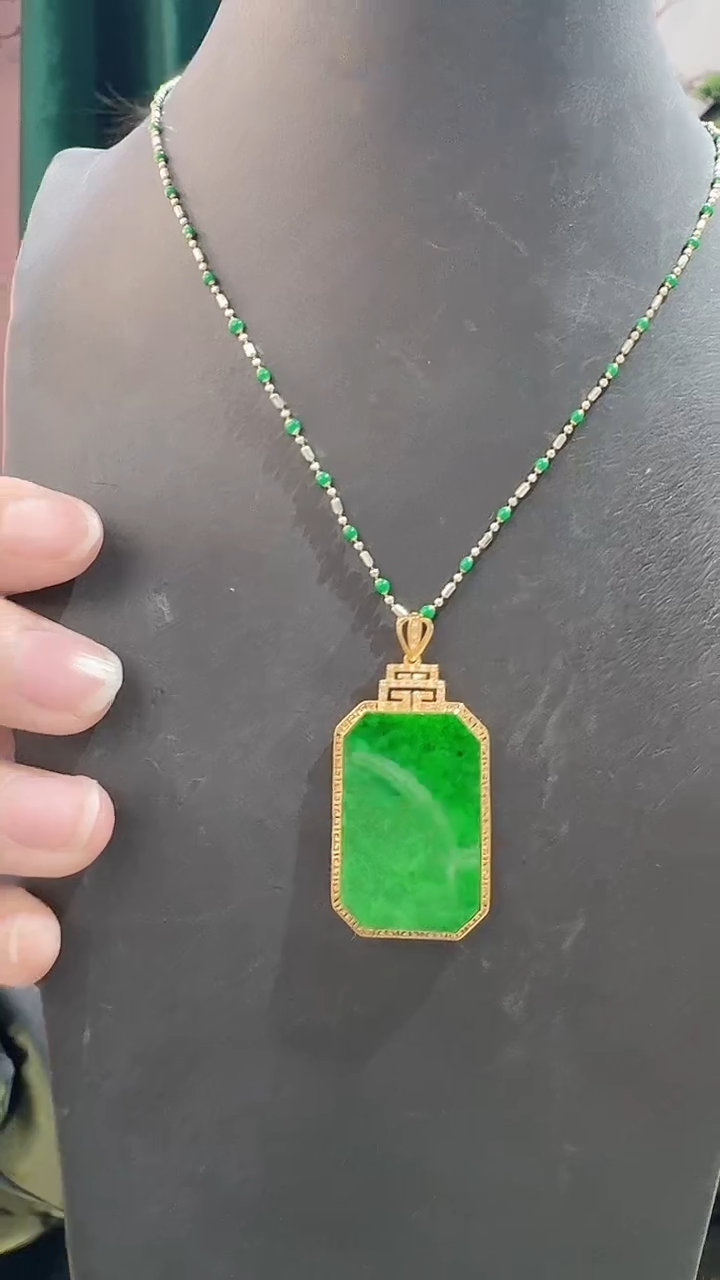 颈饰18K金镶嵌翡翠88888888888