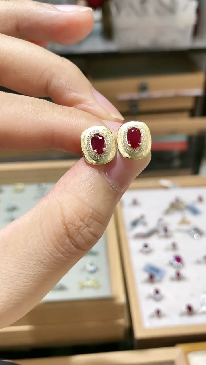 【闪购商品】红宝石耳饰银S925镶嵌耳饰