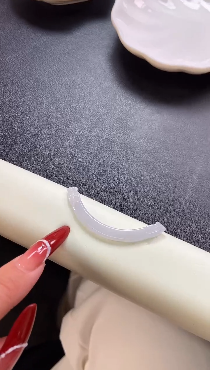 【闪购商品】翡翠颈饰未镶嵌玉璜-配绳