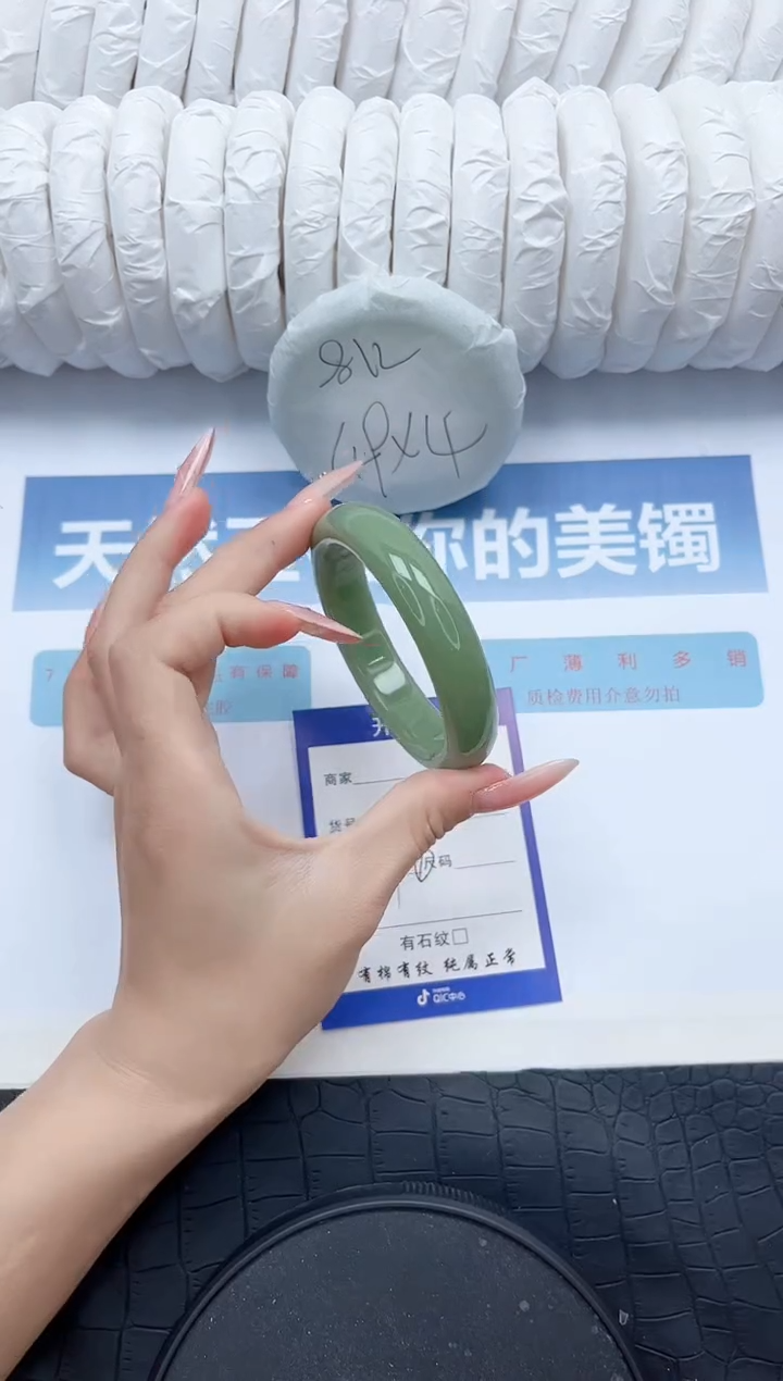 【闪购商品】石英质玉手镯未镶嵌N52-56.3