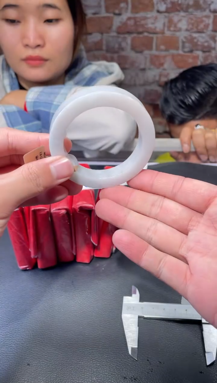 【闪购商品】定制翡翠手镯未镶嵌发一件/DDI02413