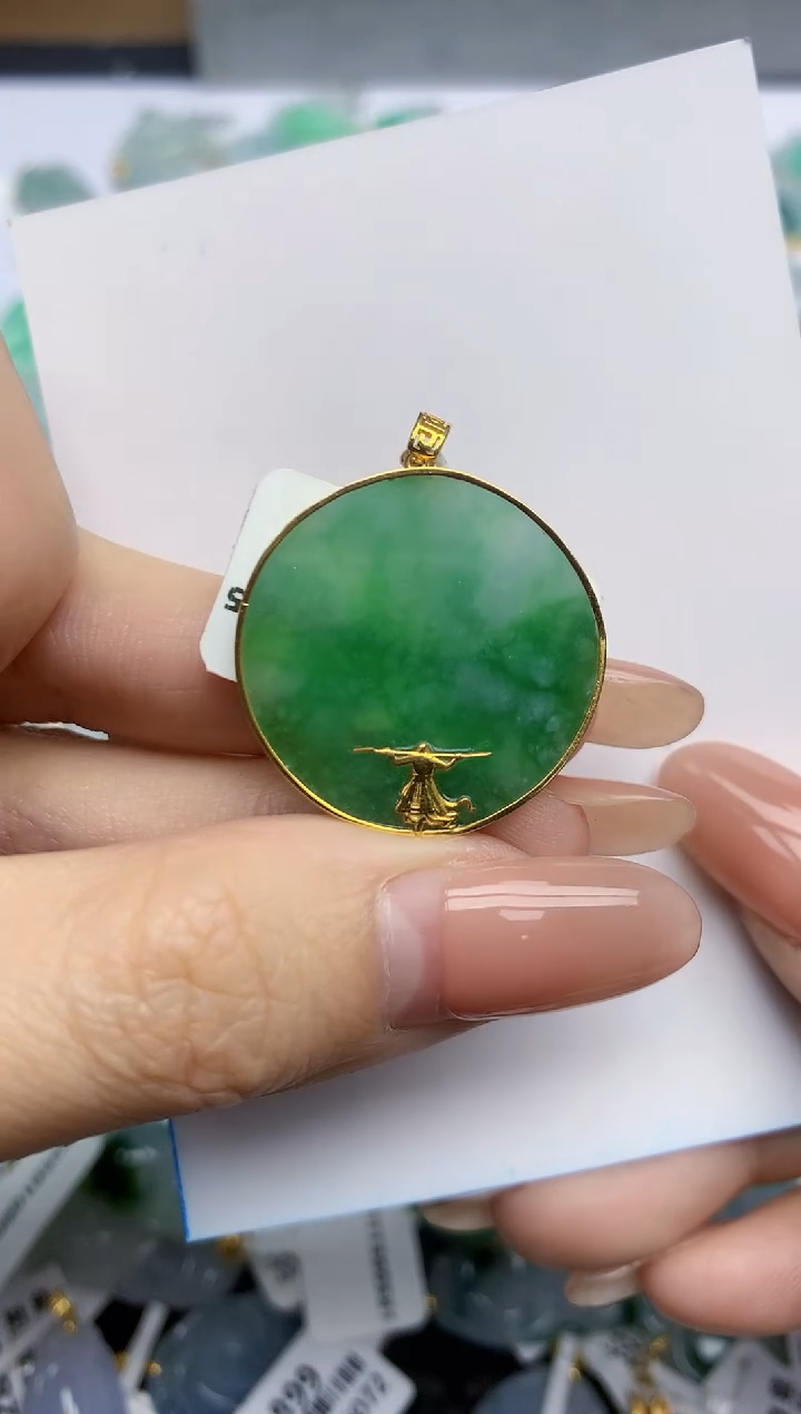 【闪购商品】翡翠挂件18K金镶嵌天然翡翠A货