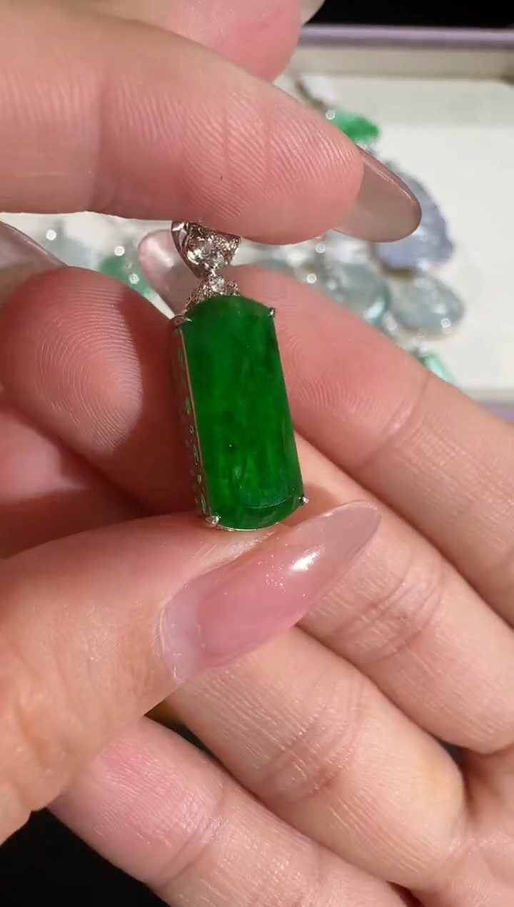 【闪购商品】翡翠吊坠(不含链)18K金镶嵌【源头工厂】钻石镶嵌