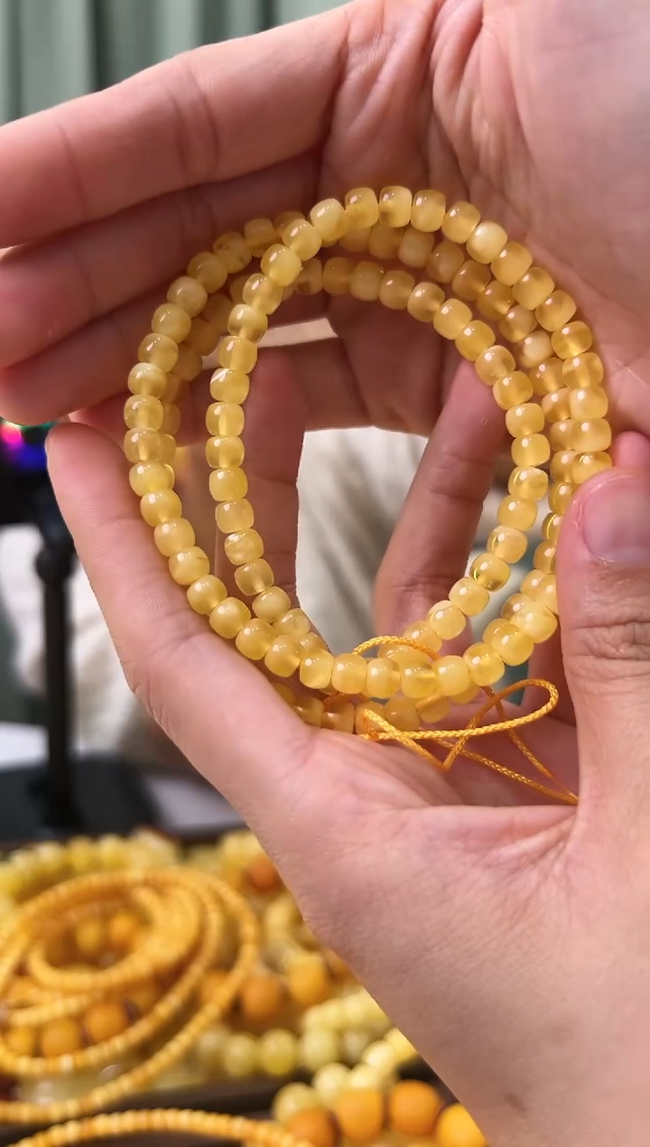 【闪购商品】琥珀手串未镶嵌蜜蜡项链多样性发其中一个