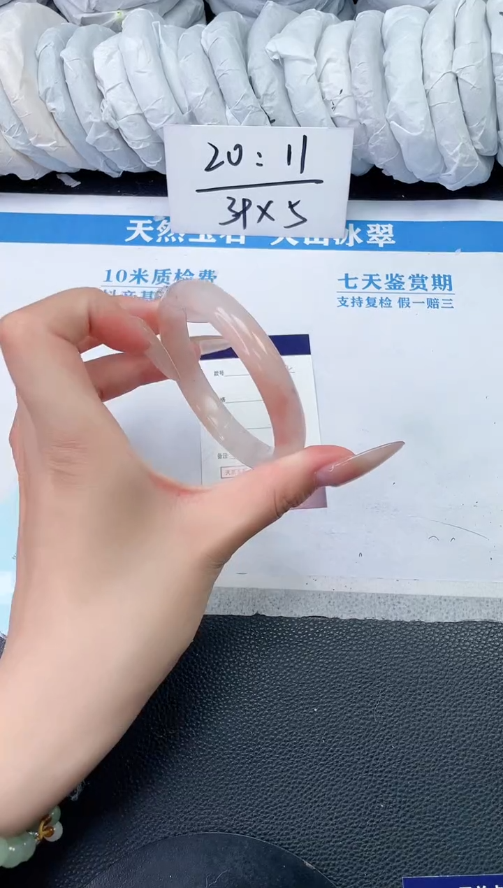 石英质玉手镯未镶嵌K12