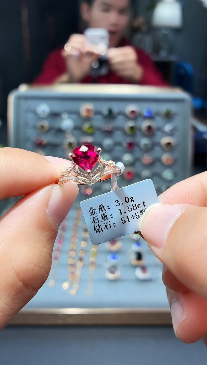 18K金镶嵌戒指碧玺1.58.