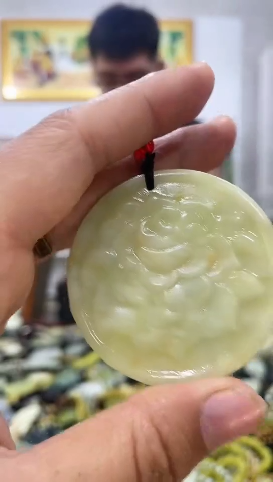 岫玉未镶嵌挂件