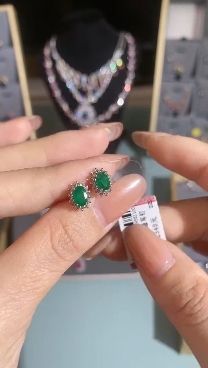 【闪购商品】祖母绿耳饰18K金镶嵌耳钉