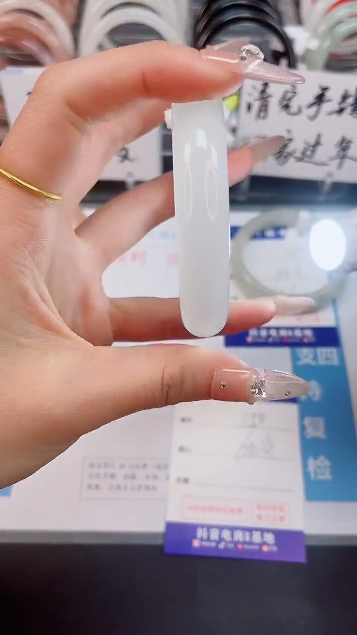 【闪购商品】石英质玉手镯未镶嵌150