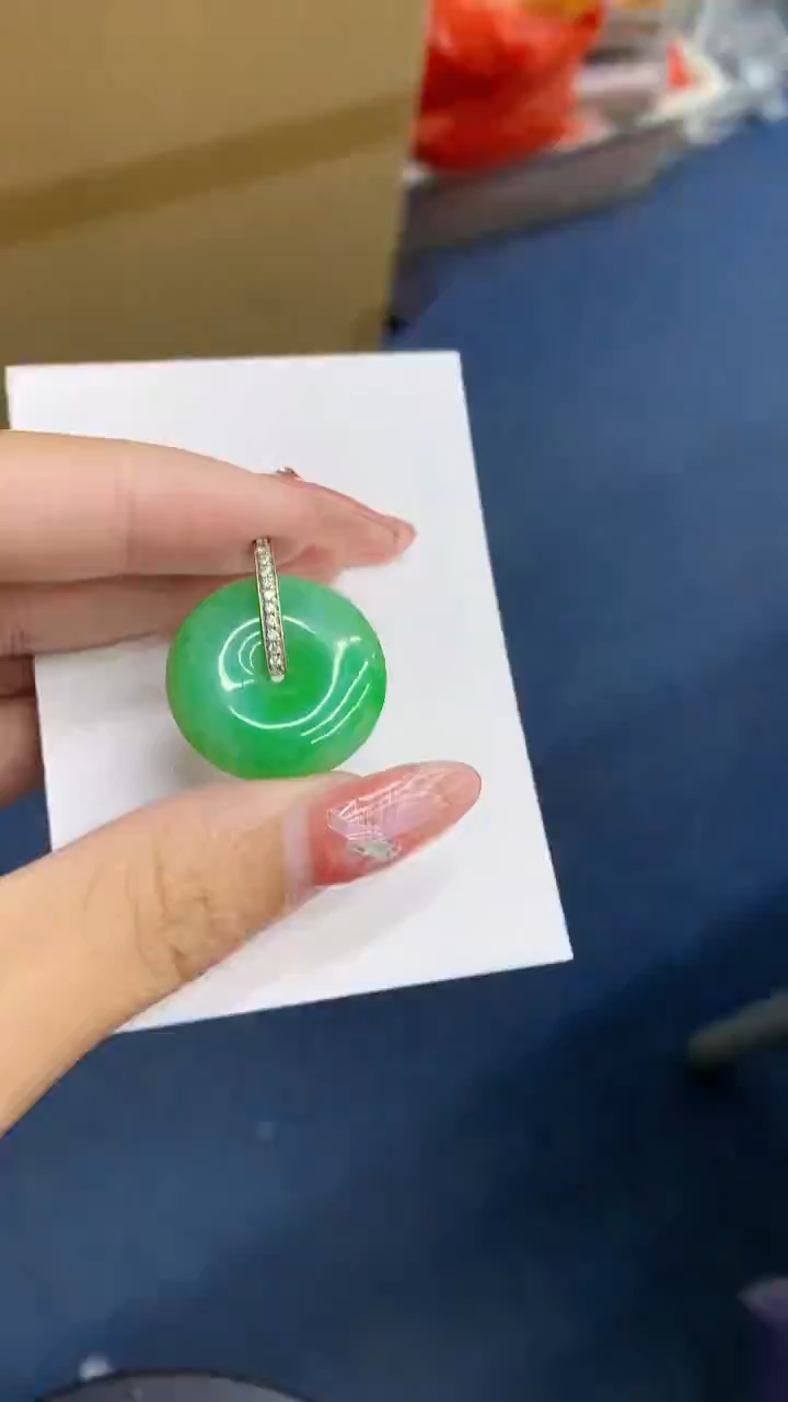 颈饰18K金镶嵌翡翠1