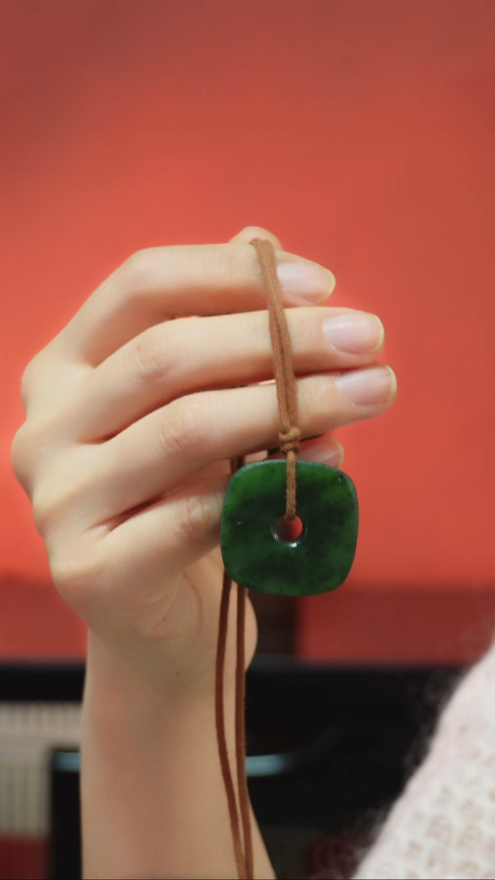 颈饰未镶嵌和田玉吊坠