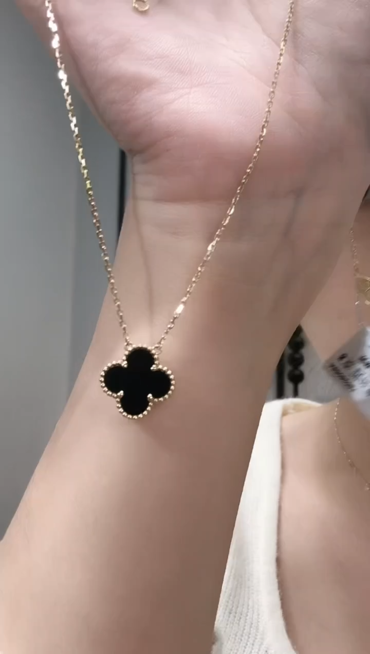 18K金镶嵌项链玛瑙/玉髓黑色单花项链GHJ