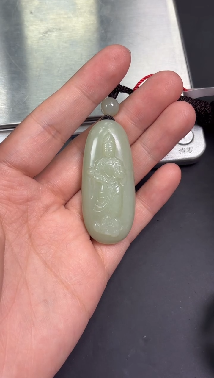 【闪购商品】和田玉吊坠(赠链)未镶嵌且末微色差迪克兰吊坠