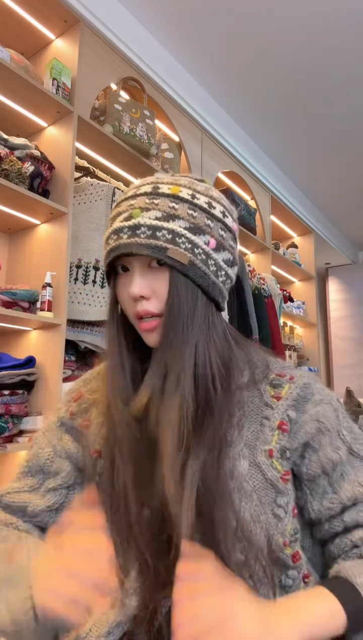 羊毛灰色秀珠帽  