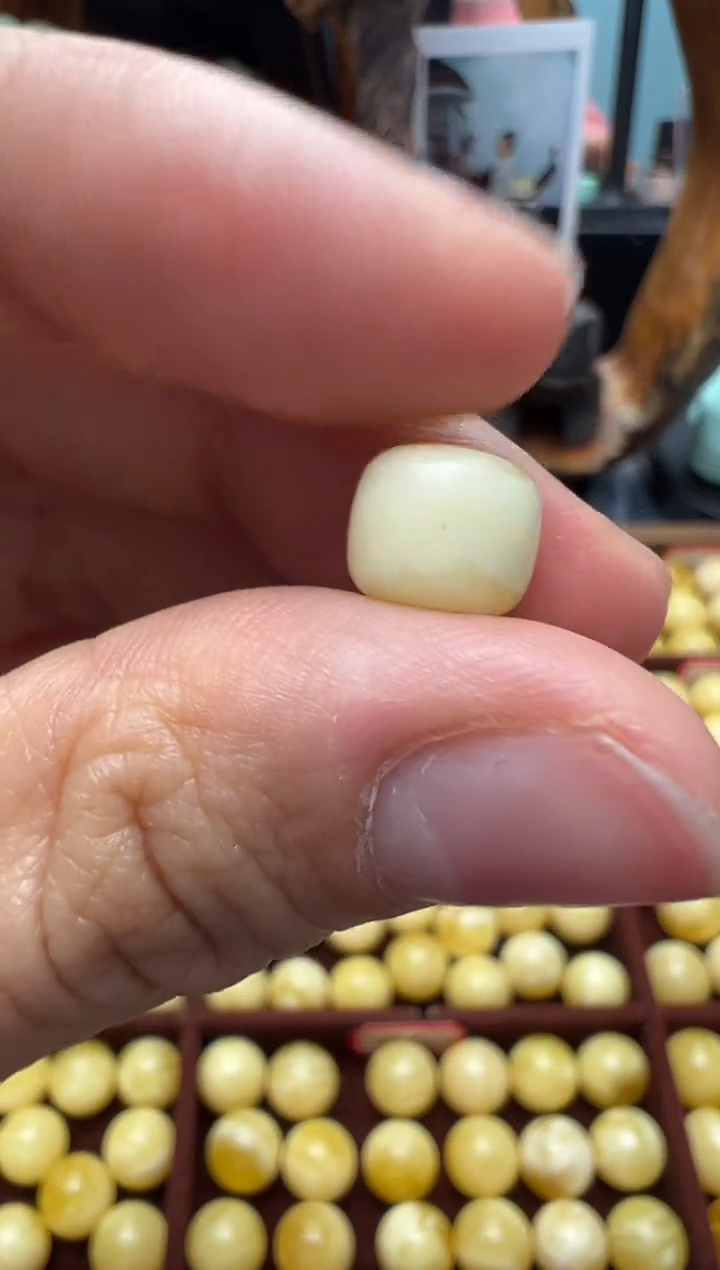 【闪购商品】蜜蜡裸石未镶嵌俄料老型8.6*7.4mm0.374克