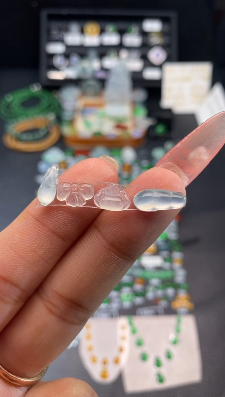 【闪购商品】翡翠挂件未镶嵌多宝