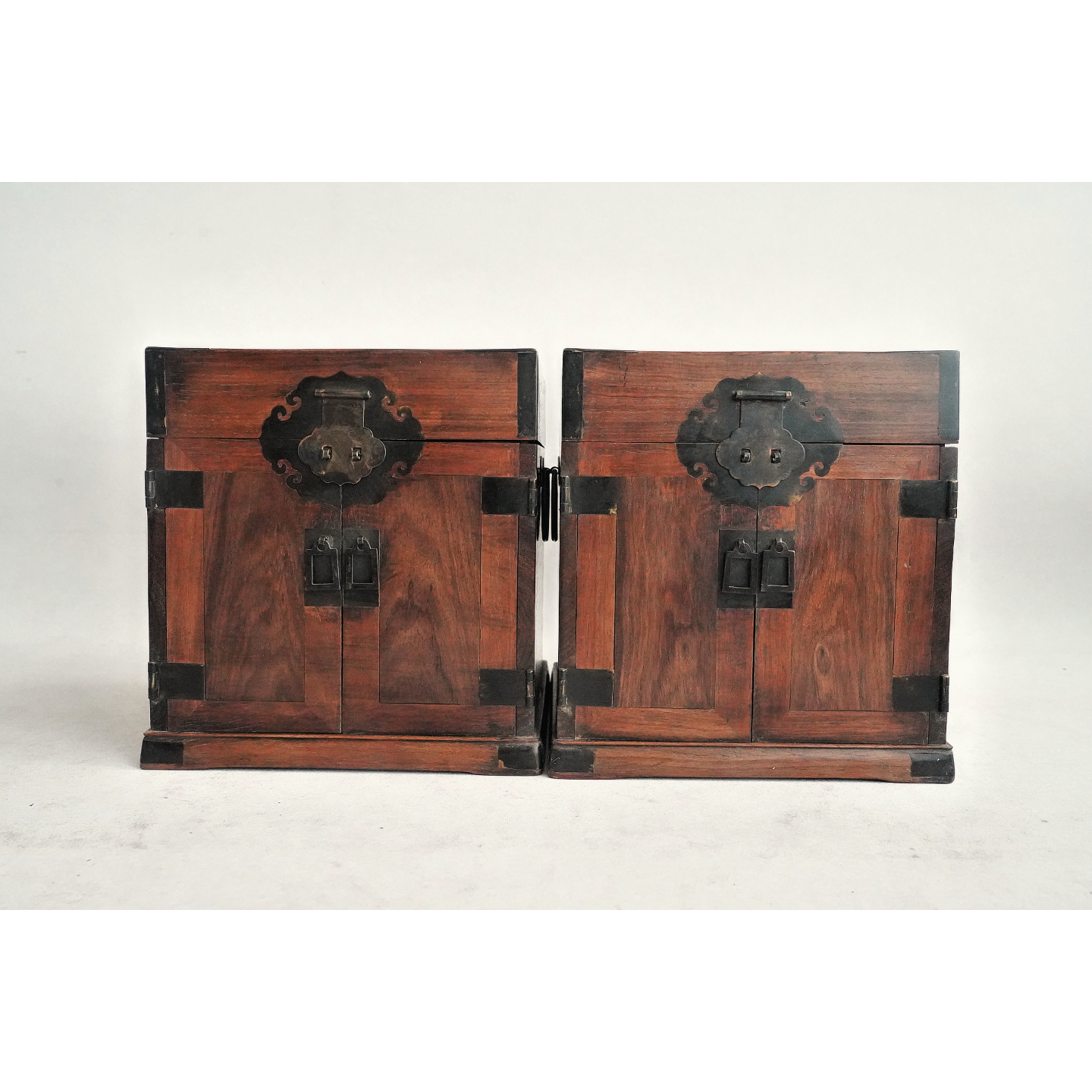 文华开物第210期拍品 9 清代 黄花梨官帽箱一对